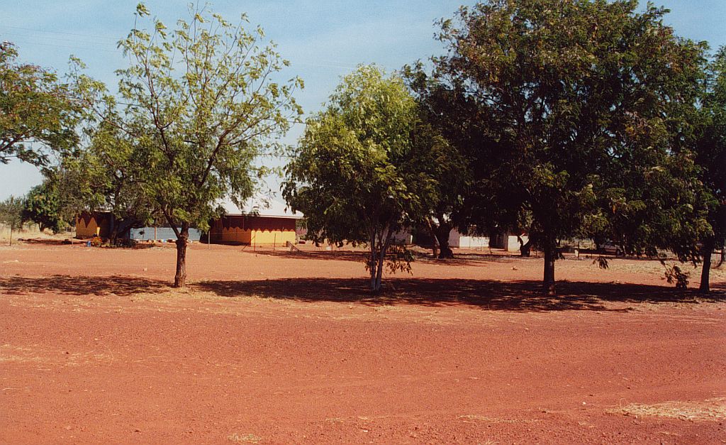 GARY COLQUHOUN TRAVEL 2002 TRIP TENNANT CREEK > THREE WAYS > ELLIOTT > DALY WATERS